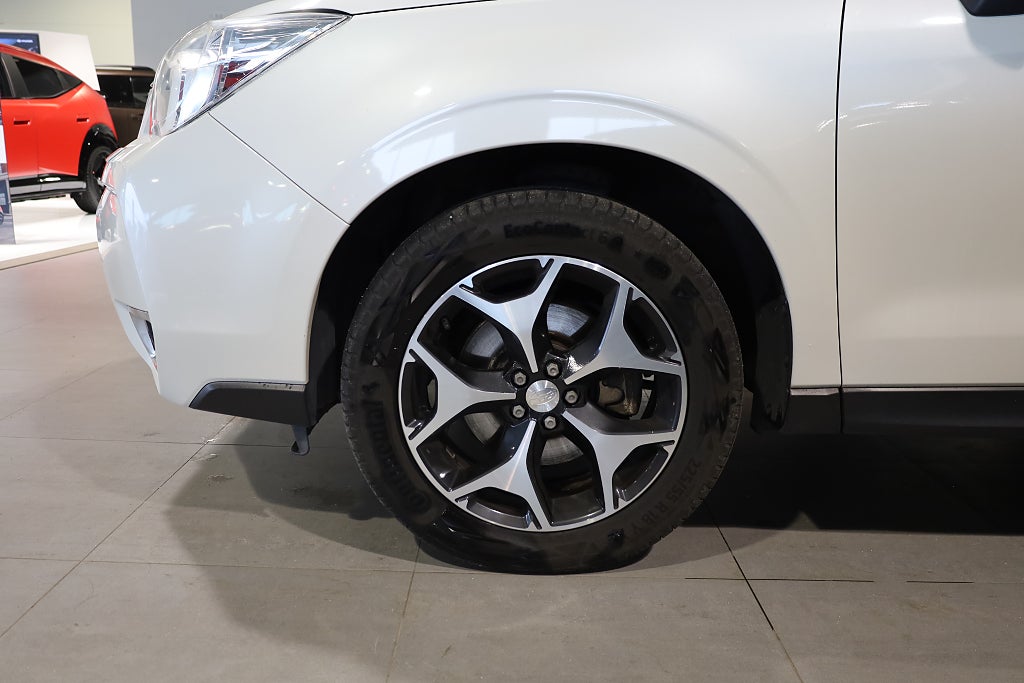 Subaru Forester 2.0 4WD XT 241HK Drag M-Värme H&K Navi Kamera Panorama 2014