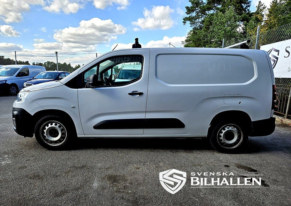 Citroën Berlingo 1.5 BlueHDi L2 Lång Momsbil Motorvärmare 3-Sits Drag 