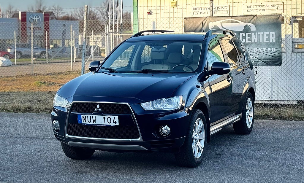 Mitsubishi Outlander 2.2 Di-D 4WD Sportronic Business 7 sits ny besiktigad