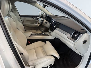 Volvo XC60 Recharge T6 AWD Plus Bright S&V-hjul/Drag/Skinn/Pano – bild 10
