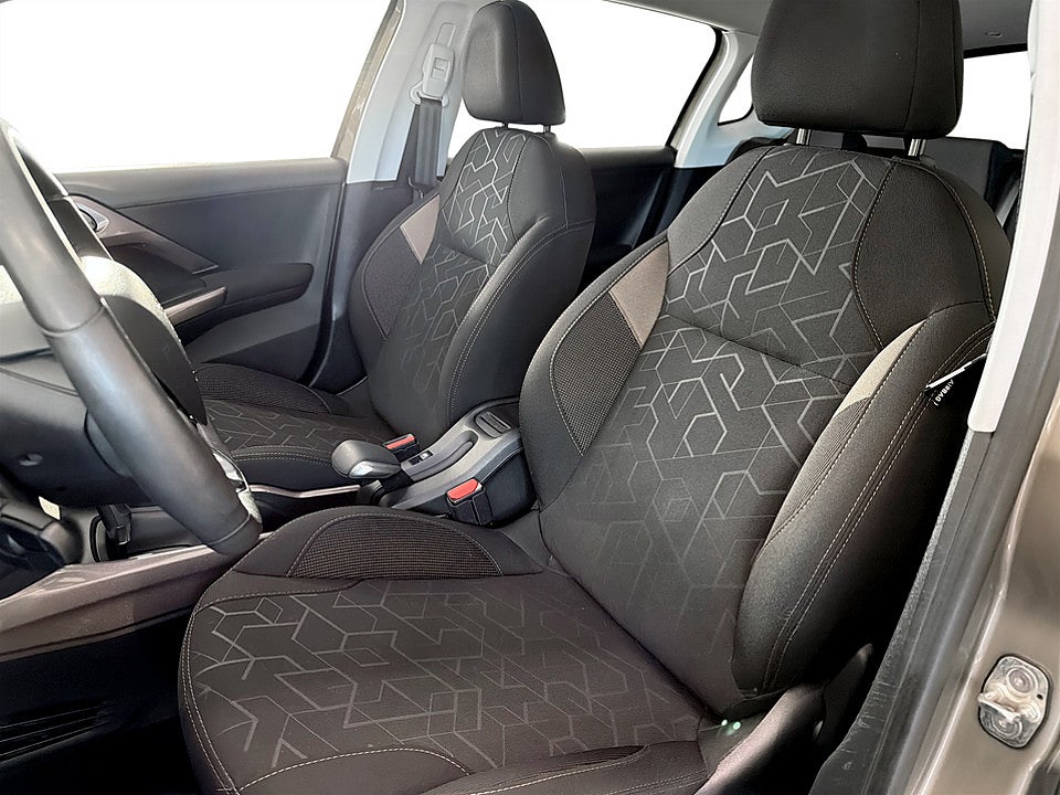 Bild på Peugeot 2008 Active 1.2 e-THP 110hk Aut - PANO, EN ÄGARE