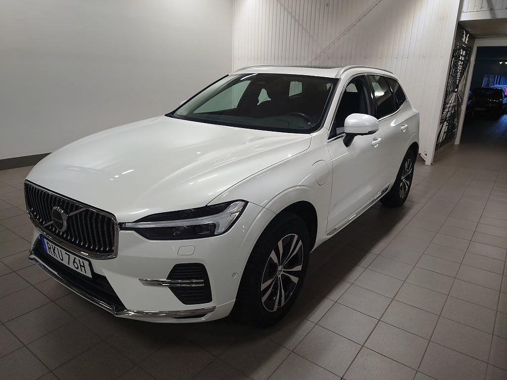 Volvo XC60 Recharge T6 AWD Core Värmare Drag Navi Panorama