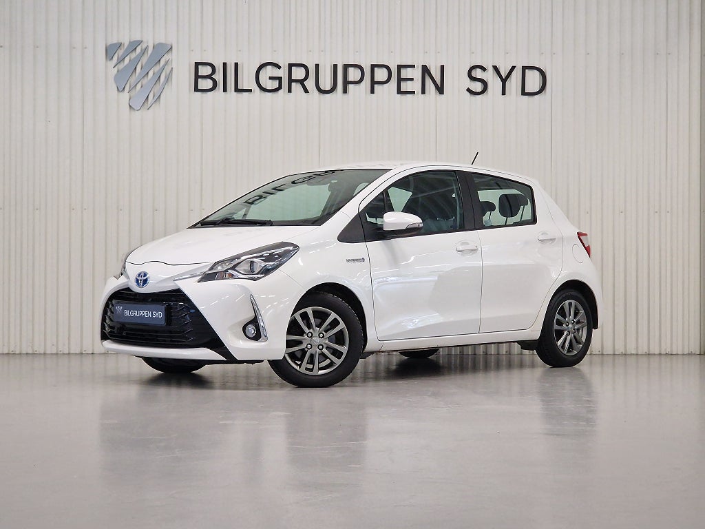 Toyota Yaris Hybrid e-CVT Active|B-kamera|Nybesiktigad|