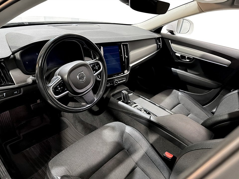 Bild på Volvo V90 Cross Country Momentum B4 197hk Aut AWD - FULLSERV,360