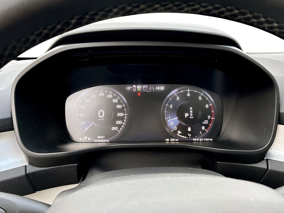 Bild på Volvo XC40 Momentum B4 197hk Aut AWD H/K CARPLAY
