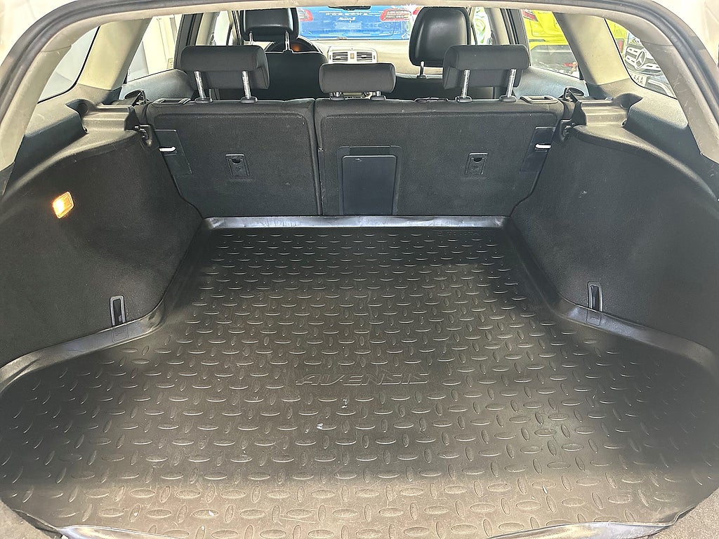 Toyota Avensis Kombi 1.8 Valvematic Busniess /B-kamera/Dragkrok