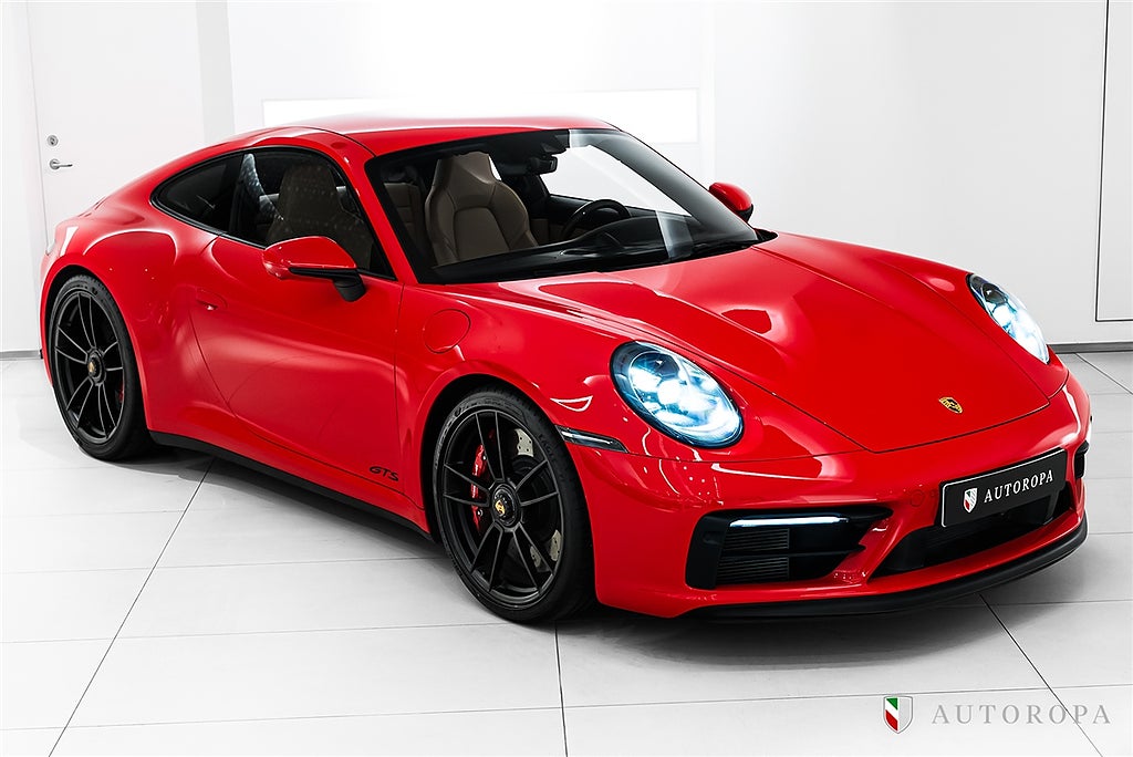 Porsche 911 992 Carrera 4 GTS