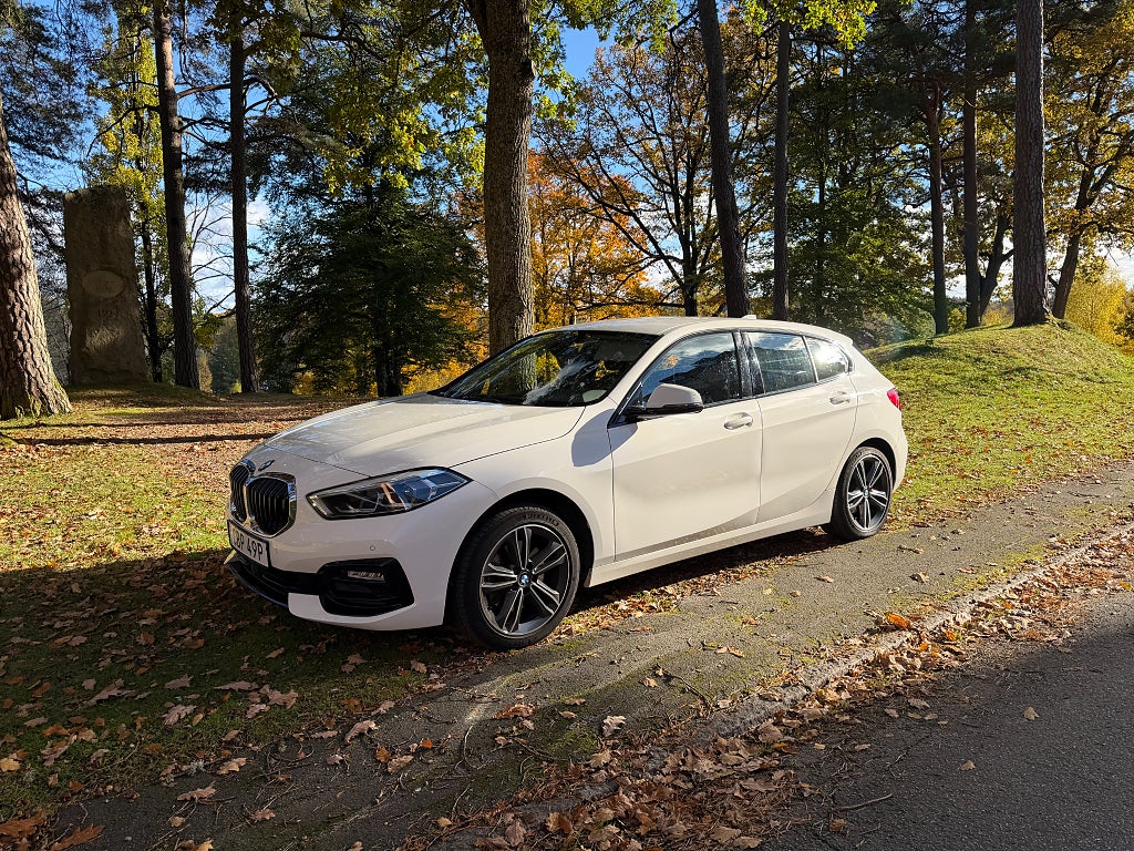 BMW 118i Steptronic Sport line / V-hjul / Nyservad 