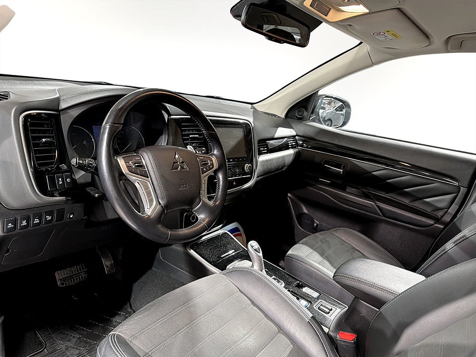 Bild på Mitsubishi Outlander Komfort 2.4 PHEV 224hk Aut 4WD - B-KAMERA, DRAG