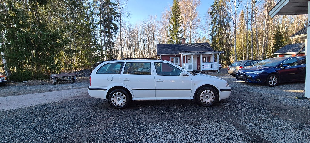 Skoda Octavia  Kombi 1.8 T  150 HK