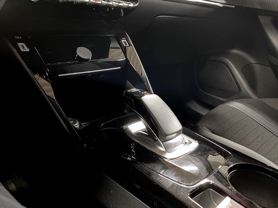 Bild på Peugeot E-2008 Allure Pack 50kWh 136hk Aut - B-KAMERA, CARPLAY