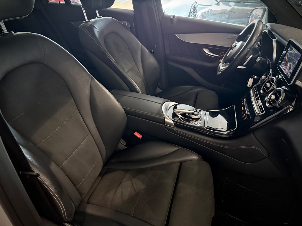 Mercedes-Benz GLC 220 d 4MATIC AMG Värmare Glastak Burmester - bild 29