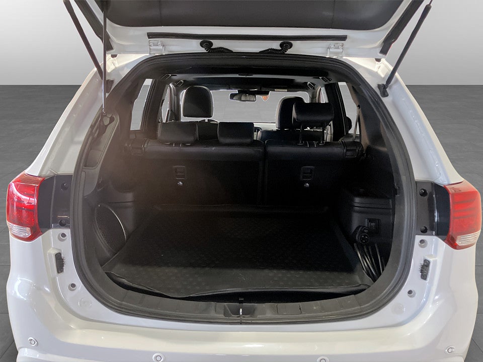 Bild på Mitsubishi Outlander S-Edition PHEV 203hk Aut 4WD TAKLUCKA B-KAMERA DRAG