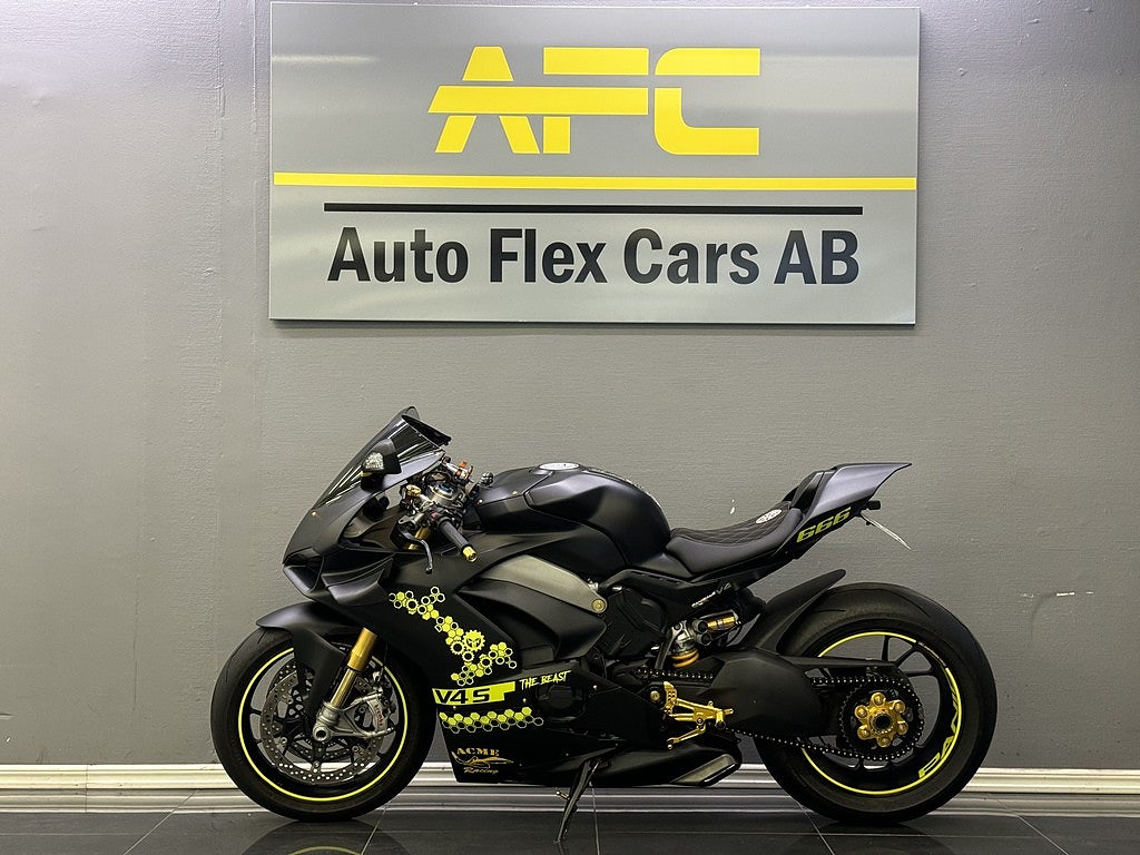 Ducati Panigale V4S DQS | Ventiljusterad | Kamera | Öhlins | Nytt däck