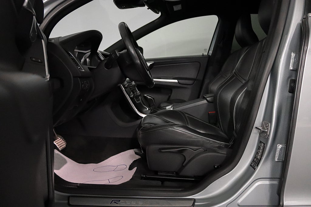 Volvo XC60 D4 AWD R-Design BLIS VOC 1-Brukare Värmare Drag