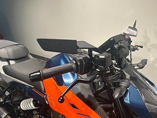 KTM Duke 125/Endast 626 mil/Dominator slip-on/stealth speglar