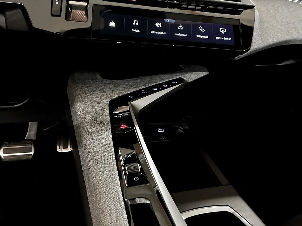 Bild på Peugeot E-3008 Edition Ultimate+ 4WD - OMGÅENDE LEVERANS!
