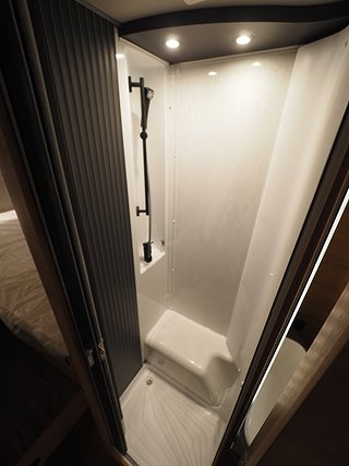 Husbil-halvintegrerad Knaus L!VE TI PLATINUM SELECTION 650 MEG 16 av 18