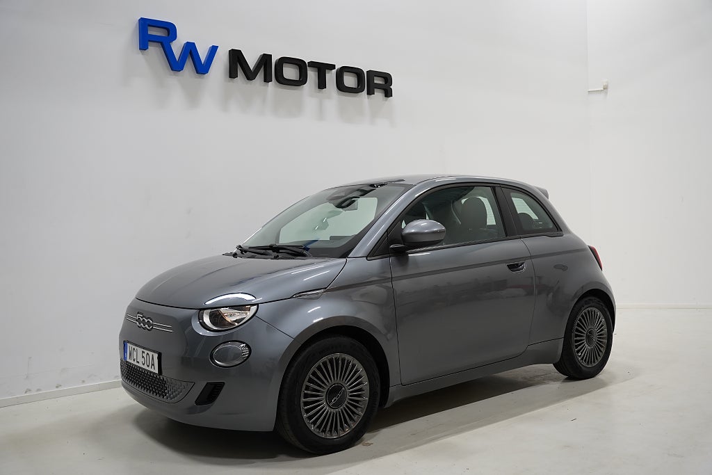 Fiat 500 e 42 kWh P-sensorer Navigation