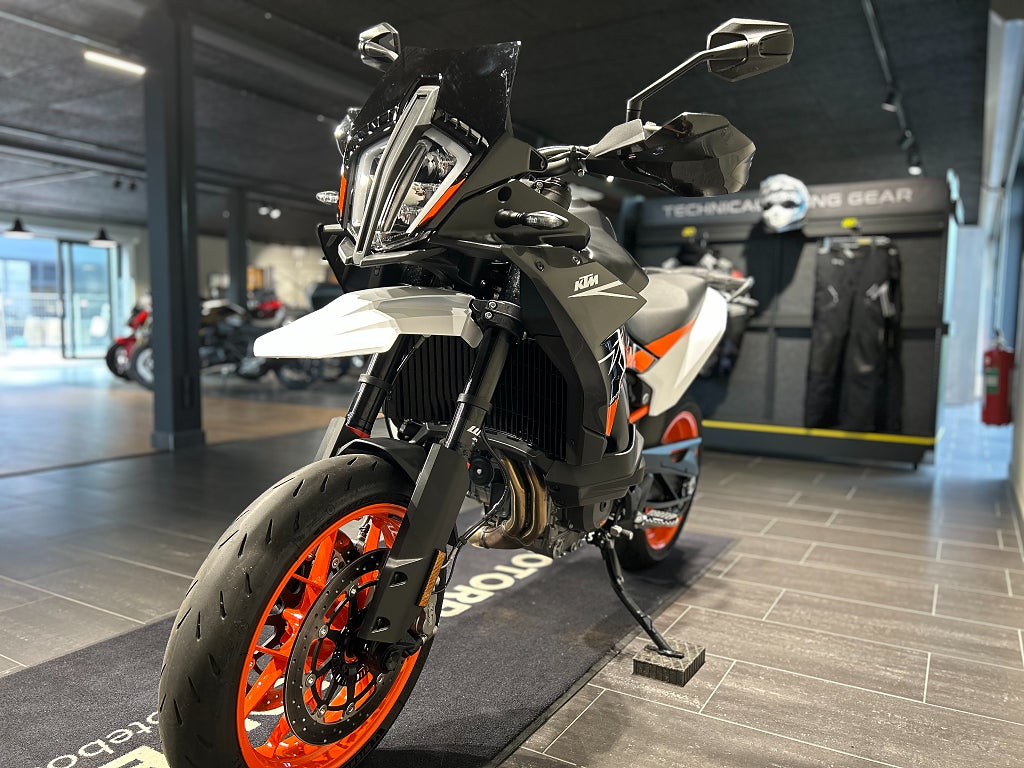KTM 890 SMT /Techpack / Endast 671 mil / Nya däck