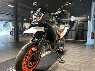 KTM 890 SMT /Techpack / Endast 671 mil / Nya däck