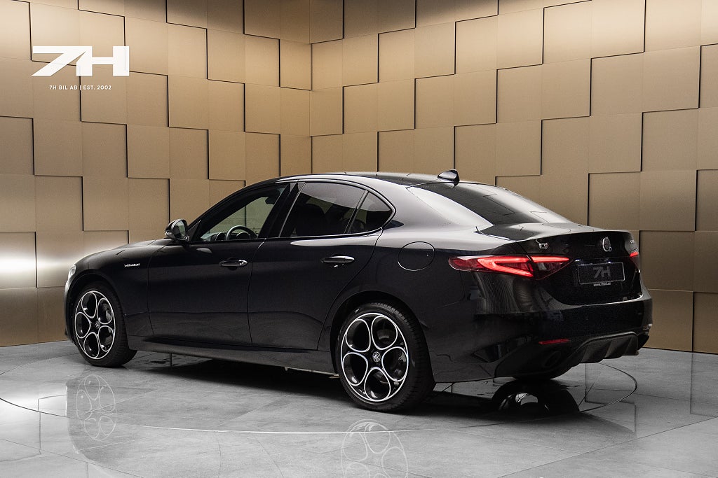 Alfa Romeo Giulia Veloce 2.0 280hk TURBO AWD / H&K / Kamera / Farthållare