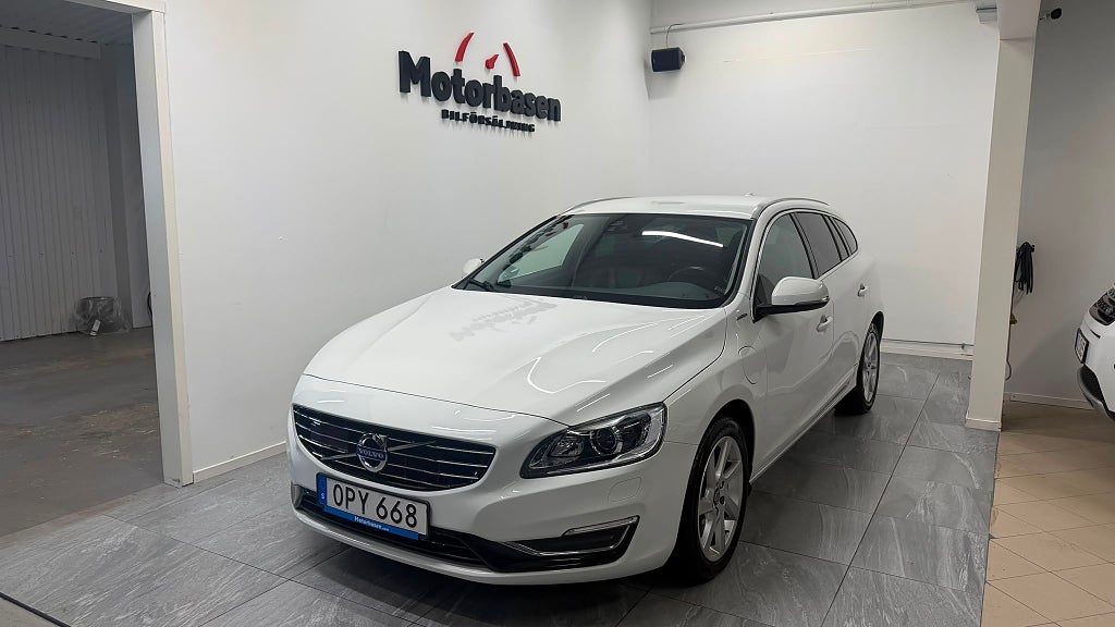 Volvo V60 D6 Plug-in Hybrid AWD Geartronic Summum 