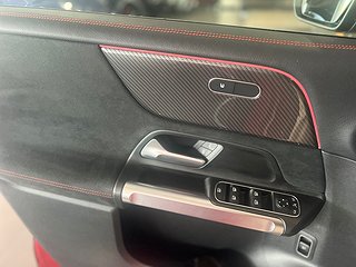SUV Mercedes-Benz GLB 12 av 19