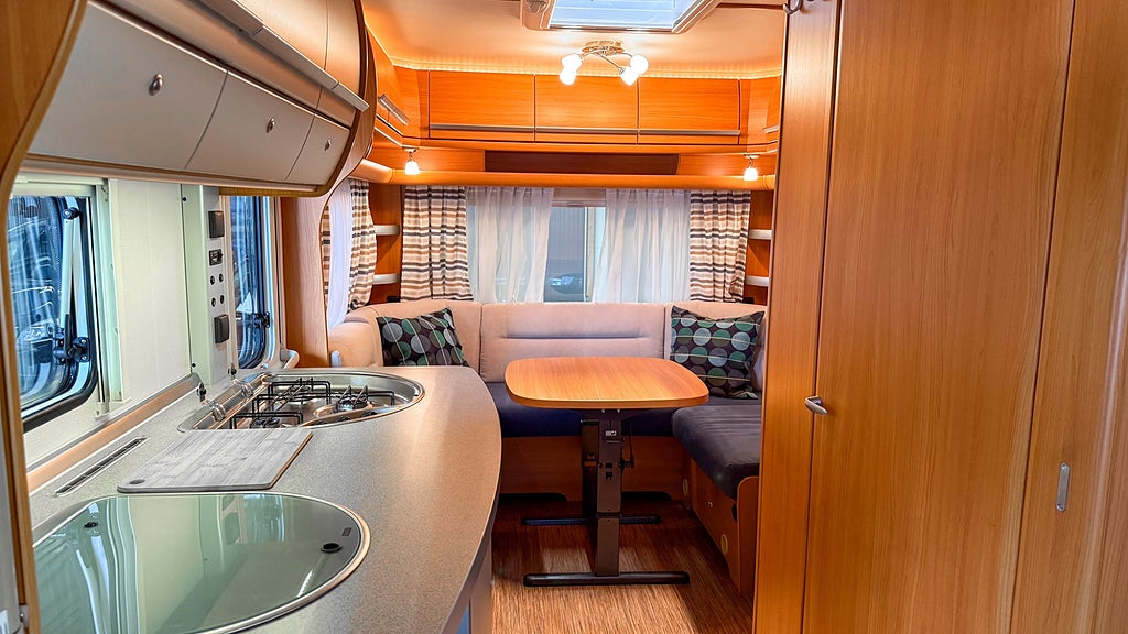 Fendt Saphir 540 TF Markis med väggar Besiktigad välvårdad Queenbed