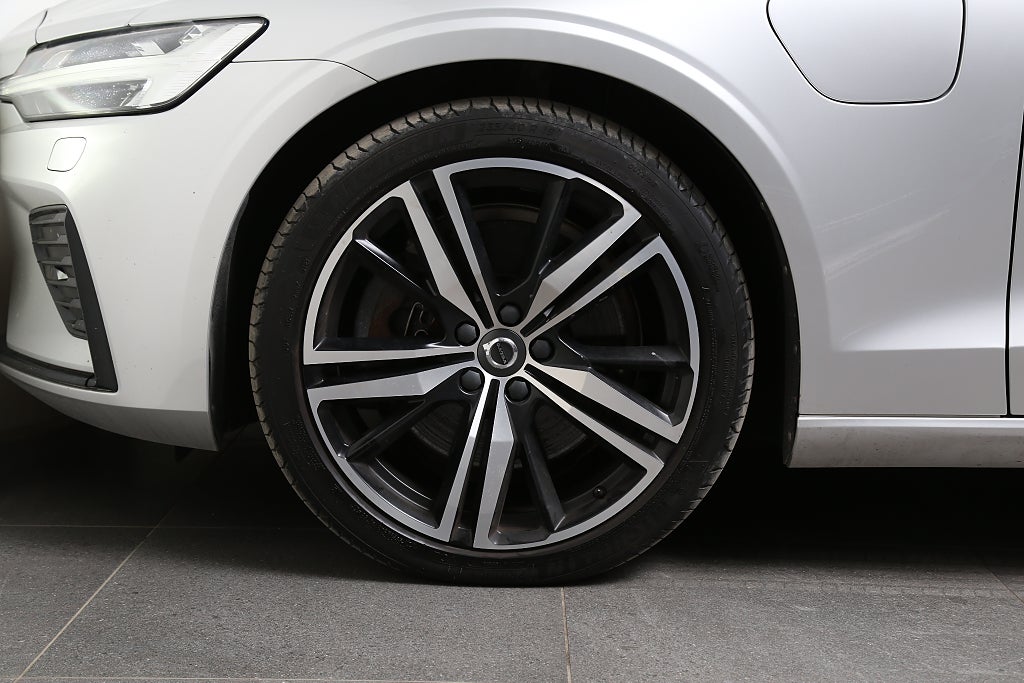 Volvo V60 Recharge T6 AWD 340hk R-Design |Navi|Kamera|Voc| 2022