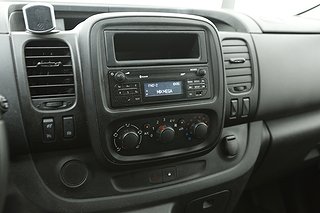 Transportbil - Skåp Opel Vivaro 12 av 15