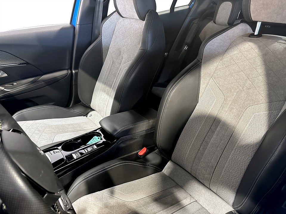 Bild på Peugeot E-2008 GT 50kWh 136hk Aut CARPLAY P-SENSORER