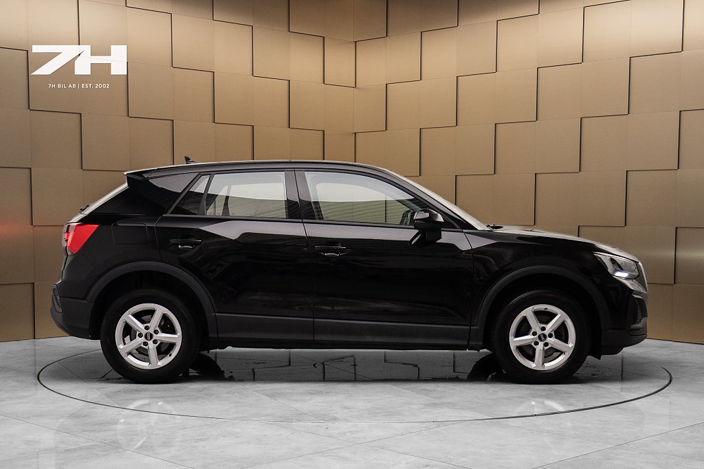 Audi Q2 30 TFSI Proline / Nyservad / Adaptiv Farthållare / Moms