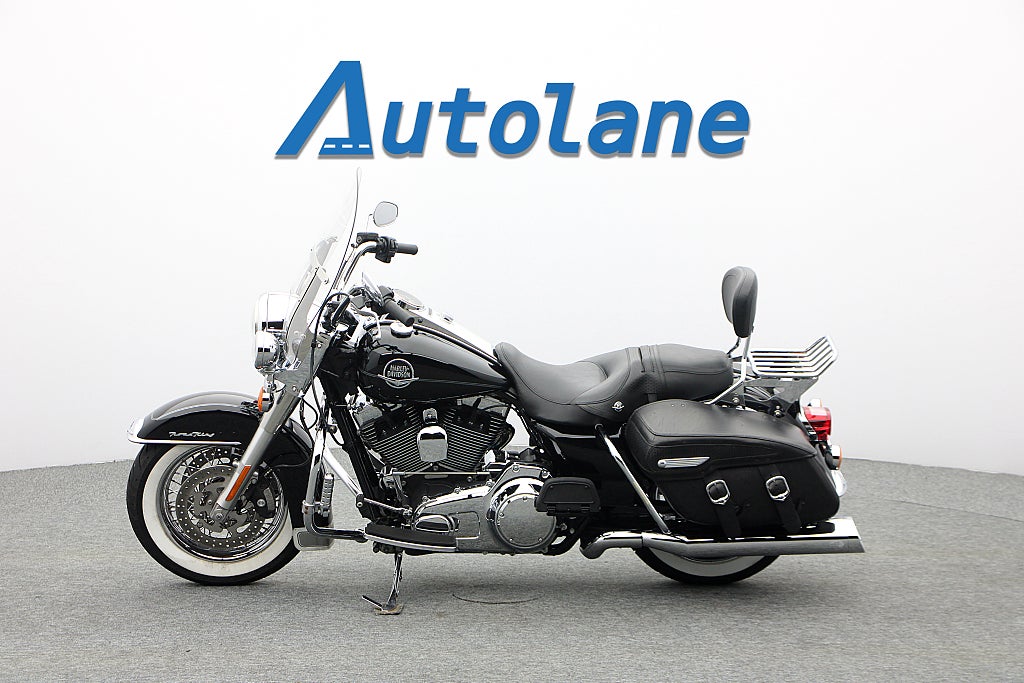 Harley-Davidson Road King Classic* Nyservad* Nya däck Vance & Hines Svensksåld