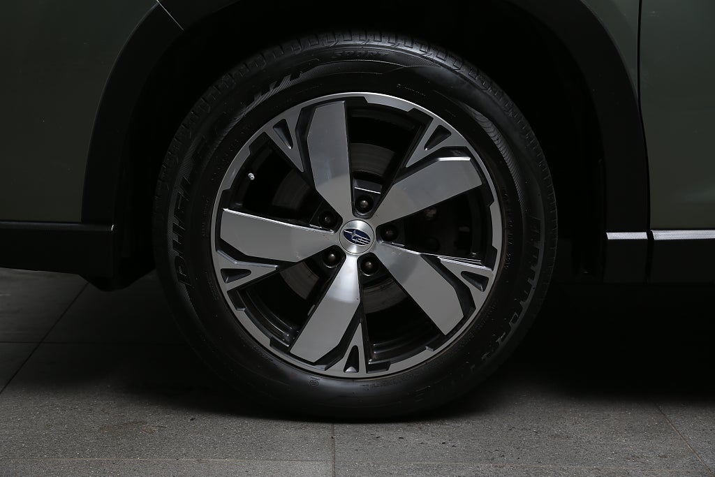 Subaru Forester 2,0i e-Boxer Summit AWD H/K Taklucka Skinn Dragkrok 2020