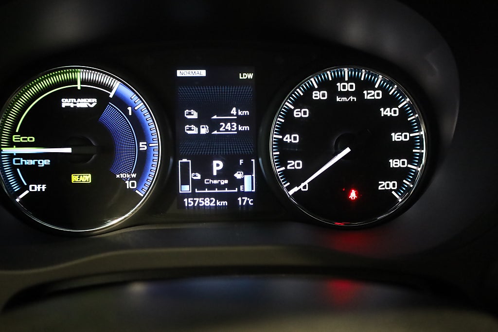 Mitsubishi Outlander PHEV CVT S-Edition Lucka 360° Navi Läder Drag Rattvärm 2020