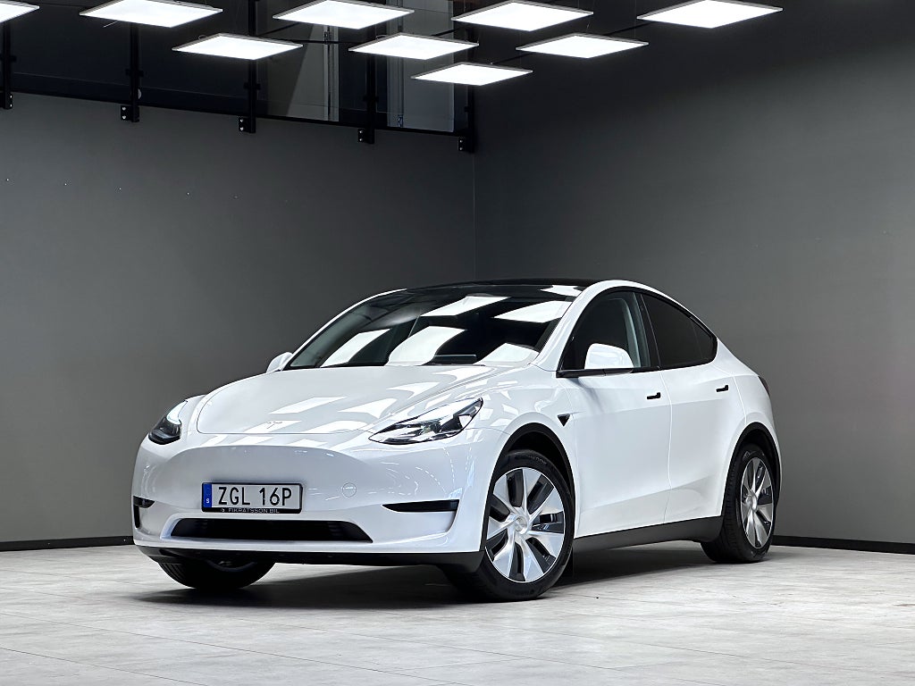 Tesla Model Y Standard Range RWD/Navigation/Panorama/Dragkrok