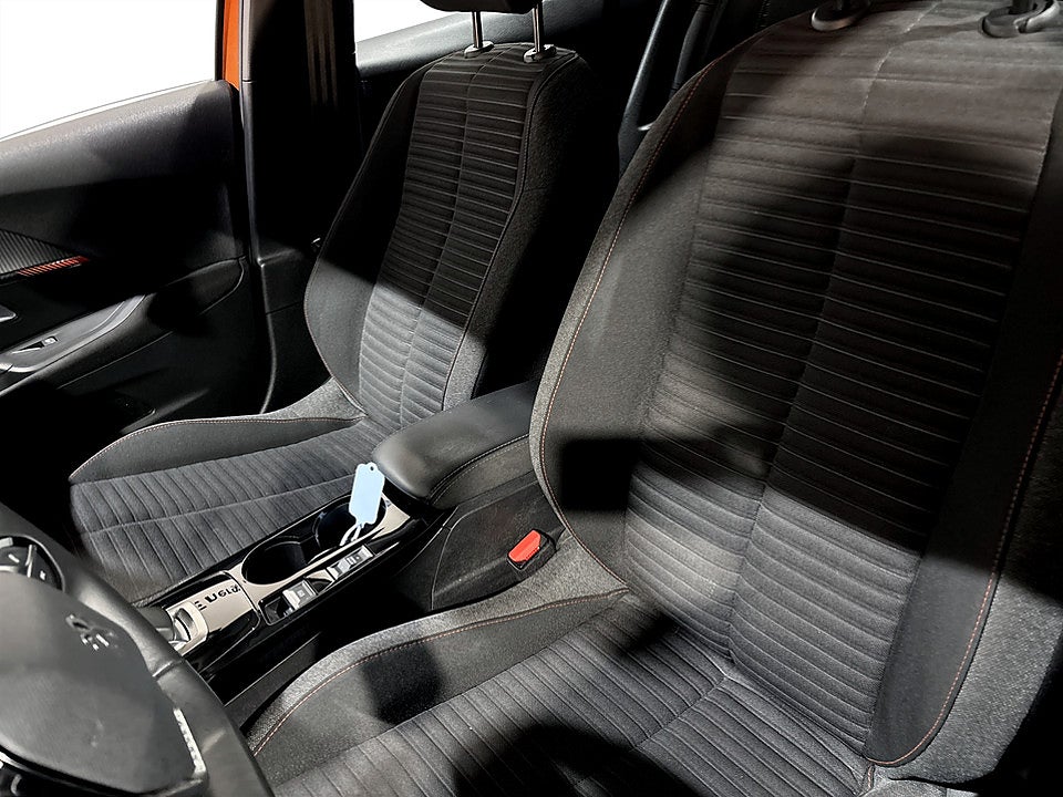 Bild på Peugeot E-2008 Active 50 kWh 136hk Aut - CARPLAY, FARTHÅLLARE