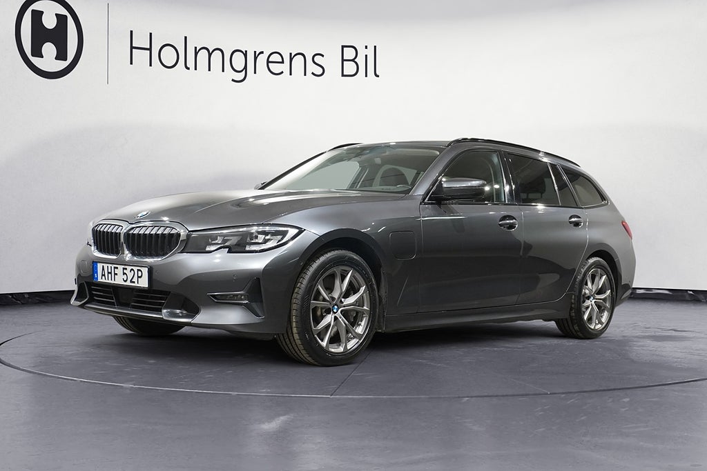 BMW 330 e xDrive Touring Sport Line HiFi Fartpilot Läder | Ränta 3,99%