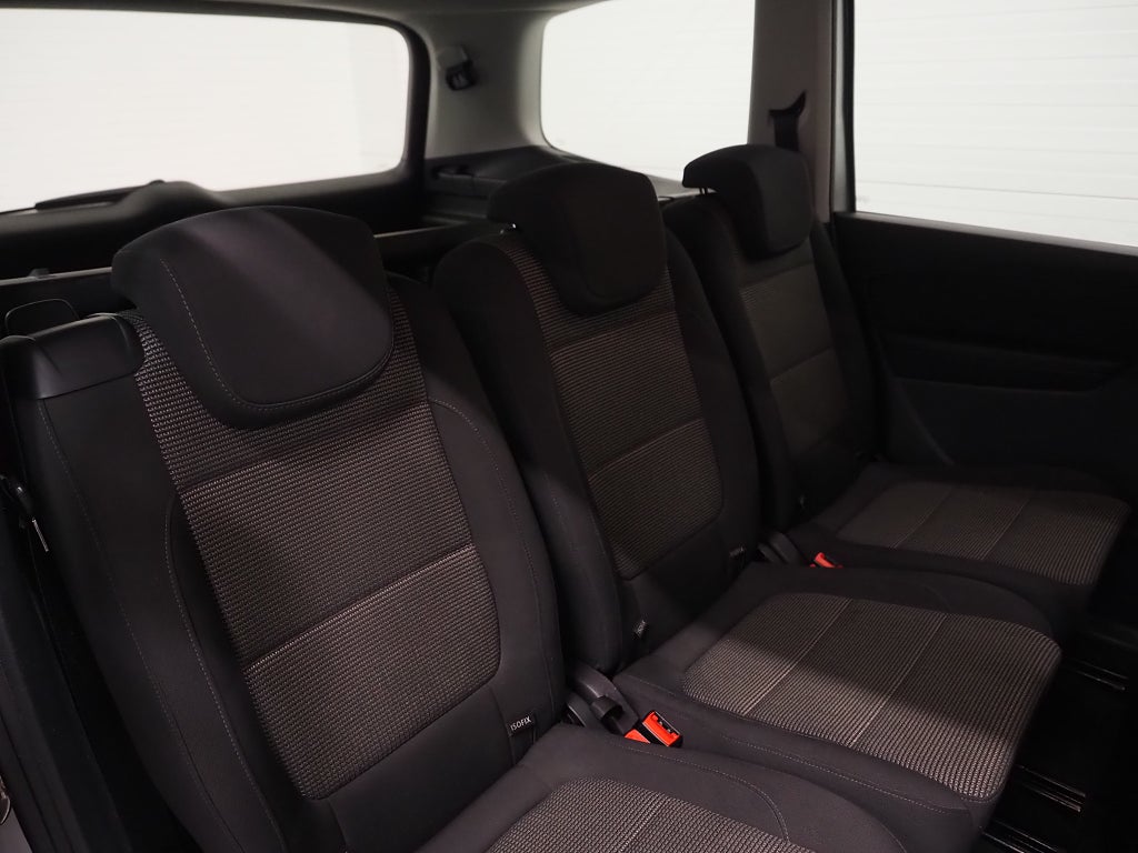 Volkswagen Sharan 7-sits 2.0 TDI 140hk Masters Dragkrok D-Värm Kamera 2015