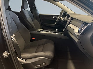 Volvo XC60 B4 AWD Aut Momentum Drag Kamera Värmare Rattvärme S&V – bild 10