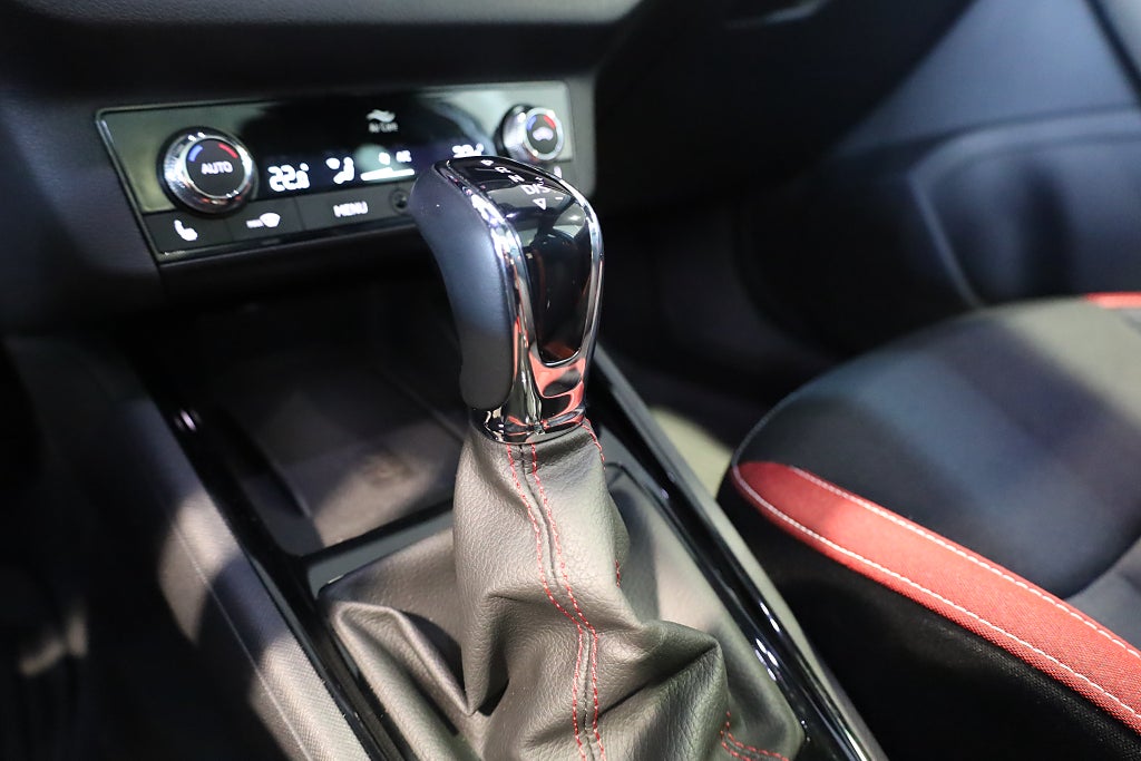 Skoda Kamiq 1.0 TSI AUT Monte Carlo Drag CarPlay Panorama Kamera 2022