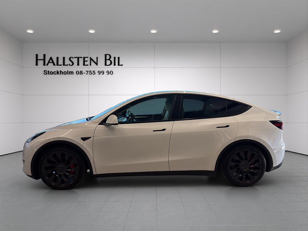 Tesla Model Y Performance 534 Hk AWD Drag Autopilot Svensksåld