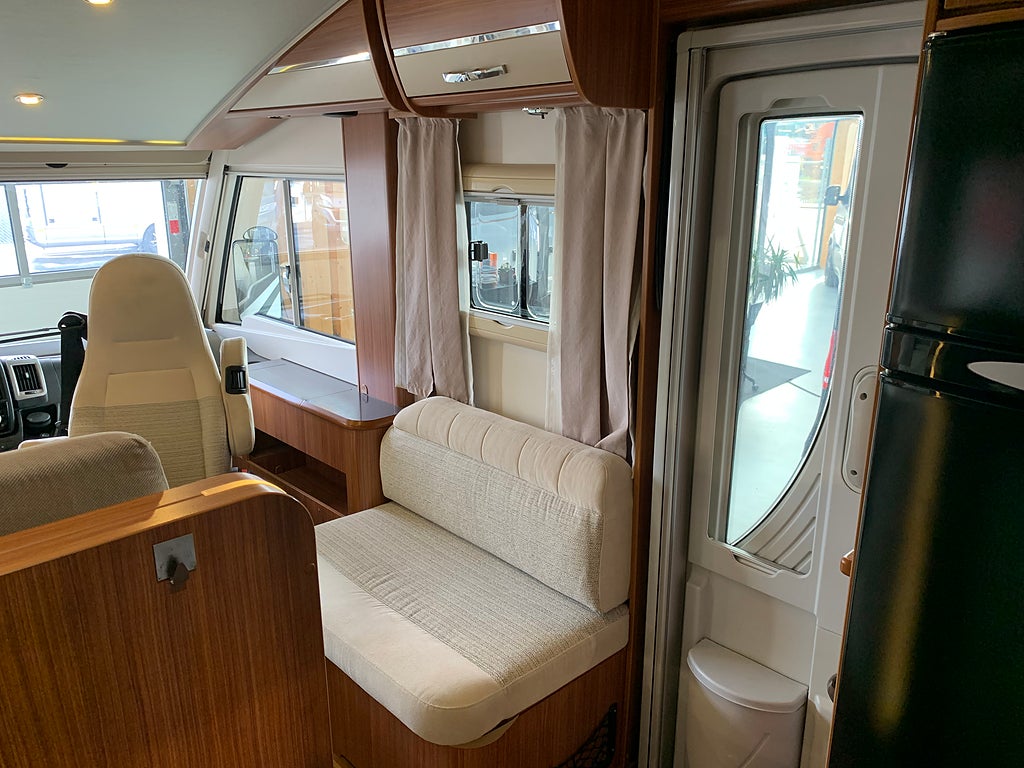 Adria Sonic i 700 ST / Solcell / Cykelställ / Taksäng / Ugn - Adria