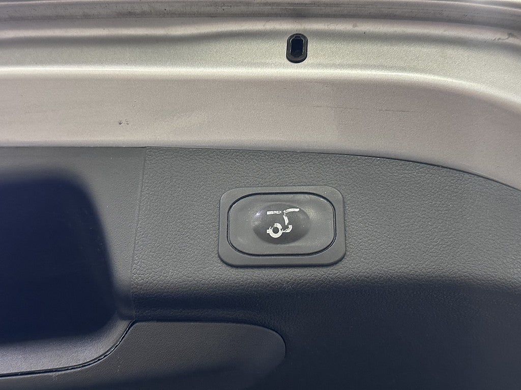 Ford Focus Kombi 1.0 EcoBoost Titanium Plus | HUD | VÄRMARE | DRAG