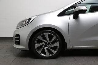 Halvkombi Kia Rio 6 av 23
