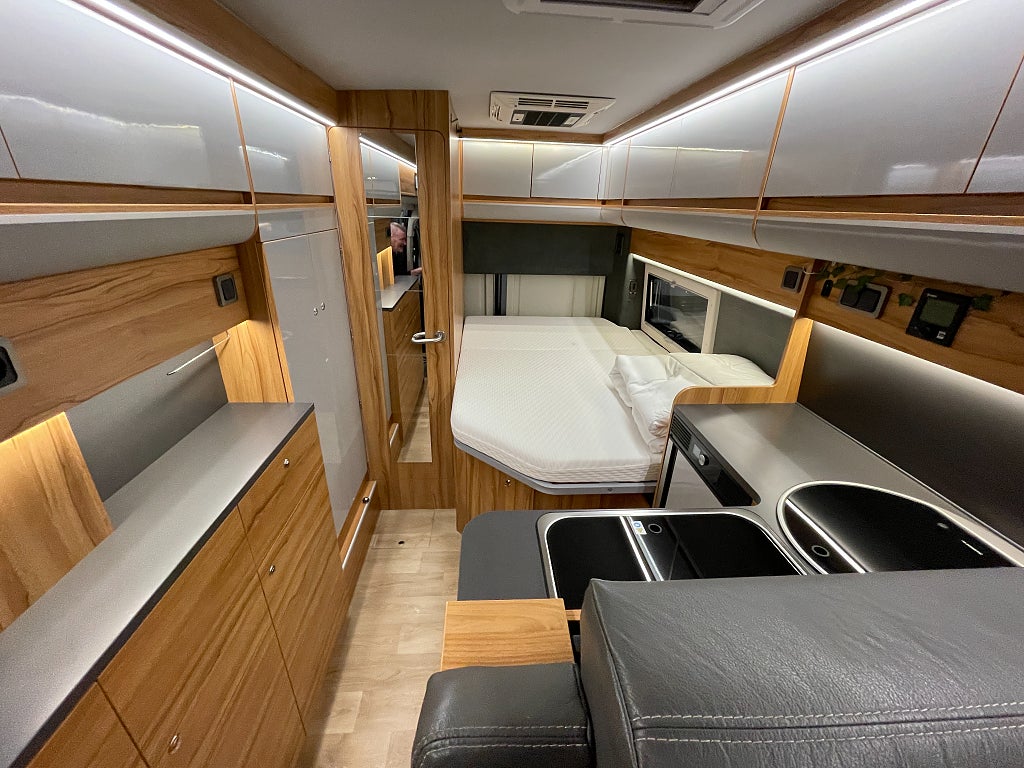 Affinity One 295 /AC bodel/Solcell/Våningssäng/Automat 160hk - Affinity