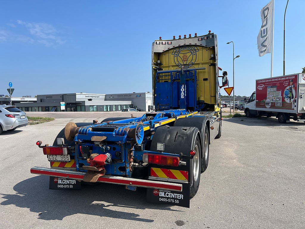 Scania R560 V8 6x4 Tandem, Lastväxlare