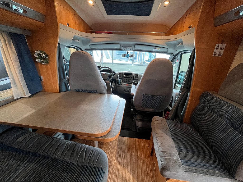 Adria Coral 670 SL /B-körkort/Solcell/Långbädd/Garage - Adria