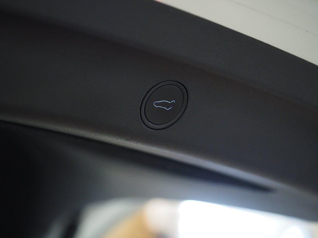 Tesla Model Y Performance 534hk AWD | Dragkrok | Panorama | Moms | 2023